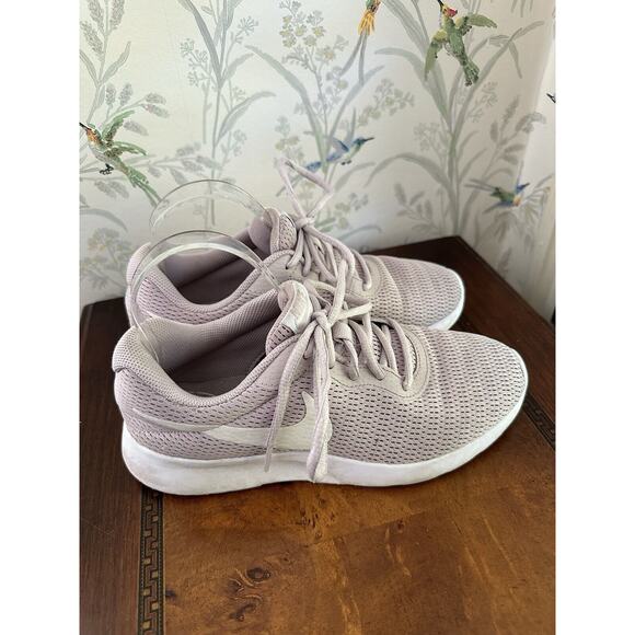 Size 7 - Nike Tanjun Lilac 2017 - 812655-605 - Picture 4 of 9